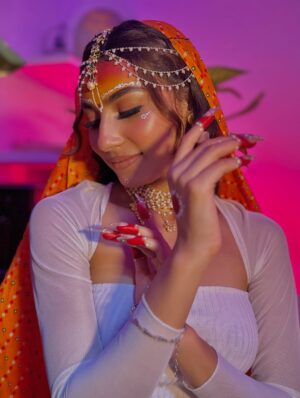 Mehek otwal Instagram - 🦚❤️ radhe radhe 

#radharanilook 
Maine bus radha rani ka look create kiya h 🥹❤️ pr radha rani ki sundarta ki koi rees nhi kr skta main bi nhi 🥹🫶🏻 radhe radhe