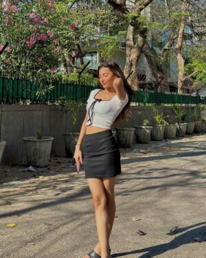 Mehek otwal Instagram - 🖤🩶🤍