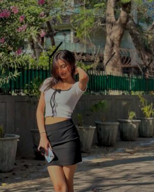 Mehek otwal Instagram - 🖤🩶🤍