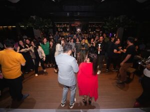 Meisya Siregar Instagram - Kemarin bersenang senang menemani suami asli ( bukan mantan halu ) show dari sore sampe mlm nya berasa kembali muda krn ada teh @rieka.roslan bikin @bebi_romeo jogeddd 🤣

such a fun night to remember ❤️

Jas @bebi_romeo : @sikamba.tailor