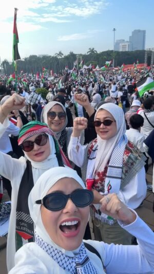 Meisya Siregar Instagram - Glimpse of Aksi Akbar Palestina
3 Agustus 2025 ❤️
Sequence Video Courtesy by : Aliansi Pembela Palestina 🙏🏻