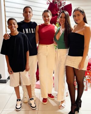 Melissa Klug Instagram - ✨🎄Feliz navidad 🎄✨
Que la magia de la navidad ilumine tu vida y la de tu familia ❤️🎁 bendiciones 💫✨