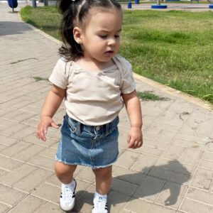 Melissa Klug Instagram - Nuestro nuevo aliado de cada paseo 🤩✨💫 amamos
@carestino.pe con 3 posiciones de respaldo el modelo NITRO es ideal para tu bebé 💛 @carestino_bebes