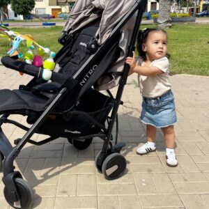 Melissa Klug Instagram - Nuestro nuevo aliado de cada paseo 🤩✨💫 amamos
@carestino.pe con 3 posiciones de respaldo el modelo NITRO es ideal para tu bebé 💛 @carestino_bebes