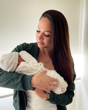 Melissa Klug Instagram - Mi corazón explota de felicidad 💕 nació mi segunda princesa mi nieta 💖AINARA💖