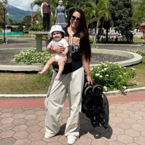 Melissa Klug Instagram - En este viaje con Caye mi mejor aliado fue este coche CICI de @carestino.pe súper liviano ✨💛
Práctico para desarmar @carestino_bebes