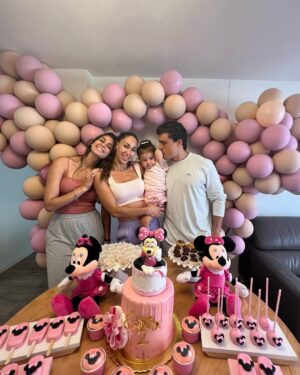 Melissa Loza Instagram - Ayer fue un día muy especial para nosotros! Nuestra ERIKITA cumplió 2 añitos 🥳 feliz día! Amor de mi vida, te amamos hasta el infinito y más allá. ♥️♥️♥️
Dios te bendiga siempre! Mi amor ♥️🤤
.
.
.
.
.
.
.
@dulcemordida