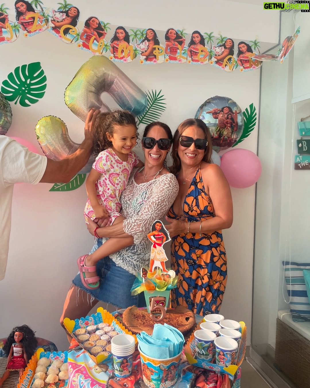 Melissa Loza - 44K Likes - Hoy celebramos 5 años de amor puro y magia. tu risa mi niña hermosa ilumina nuestro mundo, y cada día nos enseñas a ver la vida desde una perspectiva más hermosa, eres única, valiente y llena de luz. ¡Gracias por ser tu mi estrella especial! Te amamos más de lo que las palabras puedan expresar. ♥️🥳🎉

#hastaelinfinitoymasallá 🤍