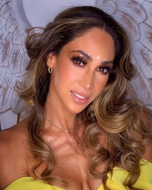 Melissa Loza Instagram - 💛✨
.
.
.
.
.
.
.
@jesicarandaartist