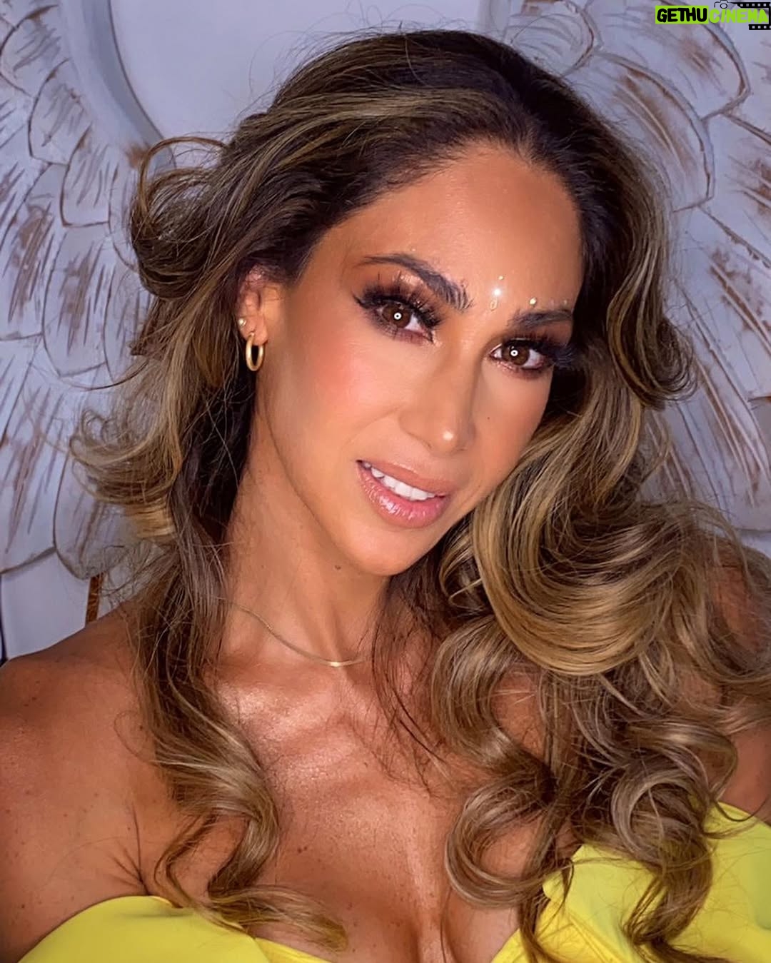 Melissa Loza - 36.5K Likes - 💛✨
.
.
.
.
.
.
.
@jesicarandaartist