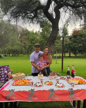Melissa Loza Instagram - DIOS te bendiga,hija mía… FELIZ CUMPLEAÑOS! Mi niña bonita…TE AMO hija mia!…Mi ERIKITA, gracias a Dios por ti, deseo que tengas muchas bendiciones envueltas en su gran amor ♥️ 

#hastaelinfinitoymasalla♥️
