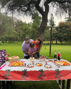 Melissa Loza Instagram - DIOS te bendiga,hija mía… FELIZ CUMPLEAÑOS! Mi niña bonita…TE AMO hija mia!…Mi ERIKITA, gracias a Dios por ti, deseo que tengas muchas bendiciones envueltas en su gran amor ♥️ 

#hastaelinfinitoymasalla♥️