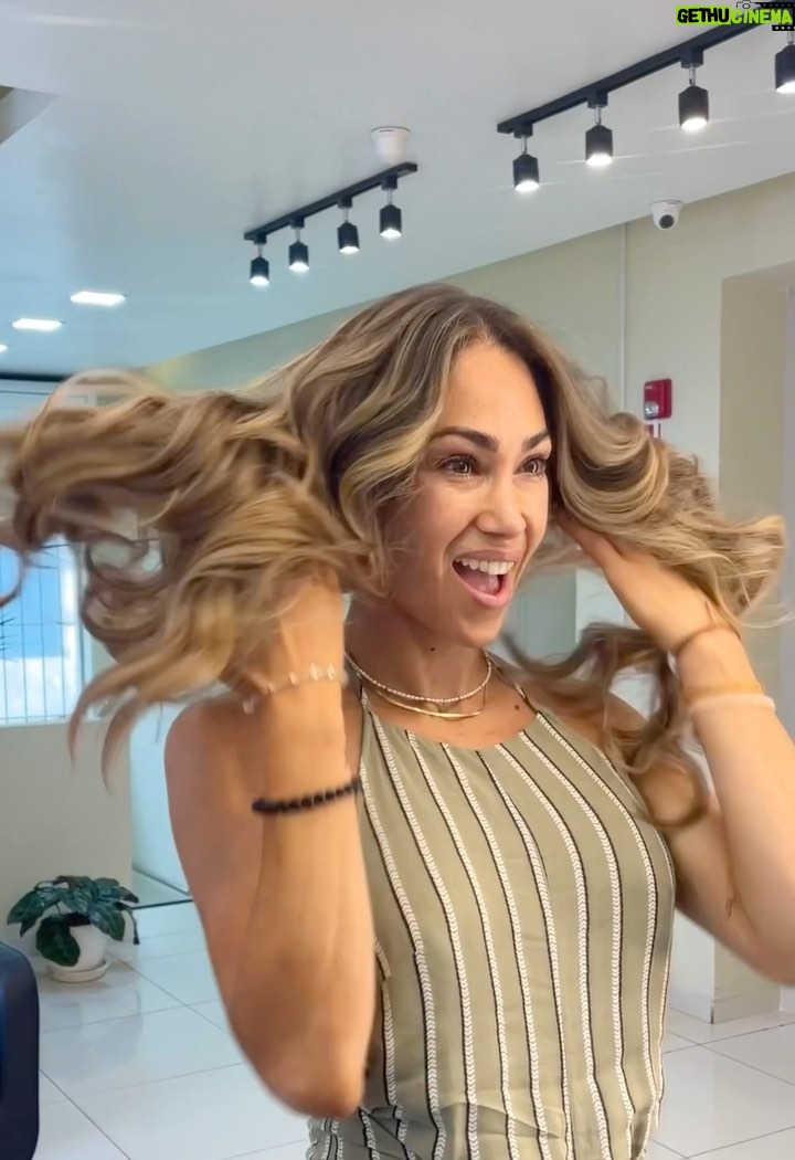 Melissa Loza - 28.5K Likes - Ame los resultados 💛
cambio de look con un genio @smith.on gracias amigo eres un éxito!!! 👏🏻✨
.
.
.
@spot.salon