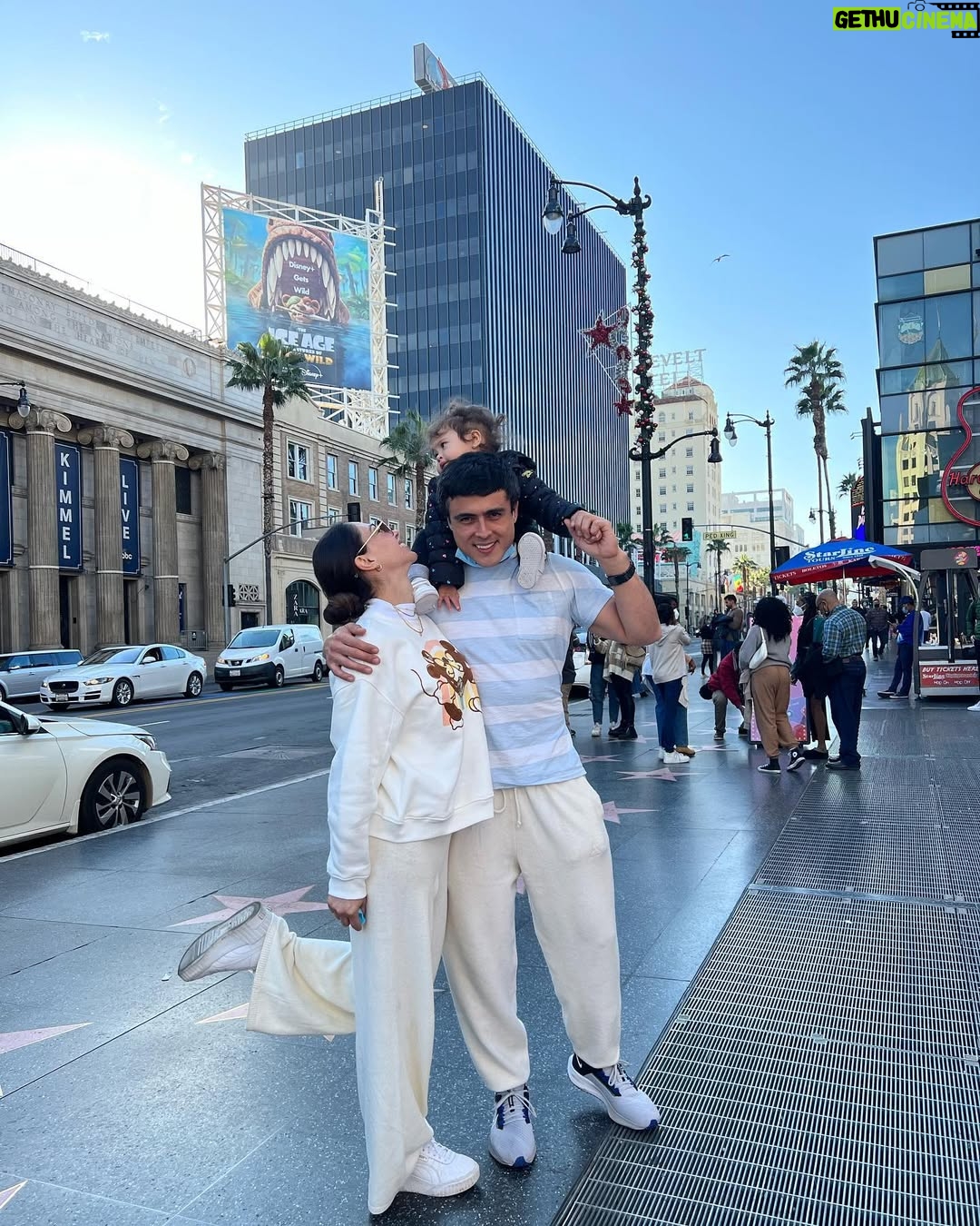 Melissa Loza - 30K Likes - No somos una familia perfecta, somos una familia real ….. lo principal es que nos amamos. 
Que Dios bendiga siempre a mi familia y a las de todos ustedes!…Son mis deseos de corazón para todos! 🤍
