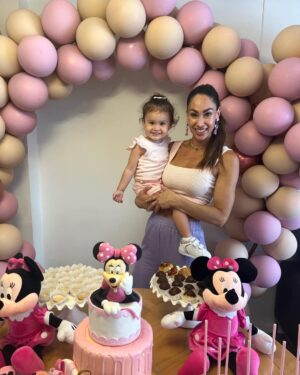 Melissa Loza Instagram - Ayer fue un día muy especial para nosotros! Nuestra ERIKITA cumplió 2 añitos 🥳 feliz día! Amor de mi vida, te amamos hasta el infinito y más allá. ♥️♥️♥️
Dios te bendiga siempre! Mi amor ♥️🤤
.
.
.
.
.
.
.
@dulcemordida