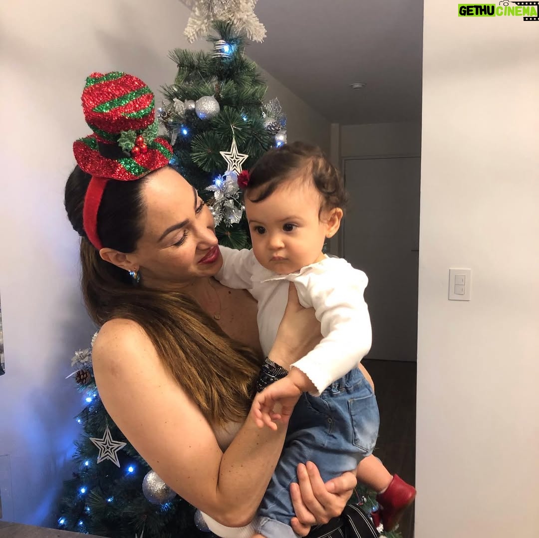 Melissa Loza - 93.6K Likes - La primera navidad de mi Erikita bella, estamos felices de tenerte.. te amamos!!!!! 🙌🏼♥️. Atte: Mamá, papá y hermana 🎄✨