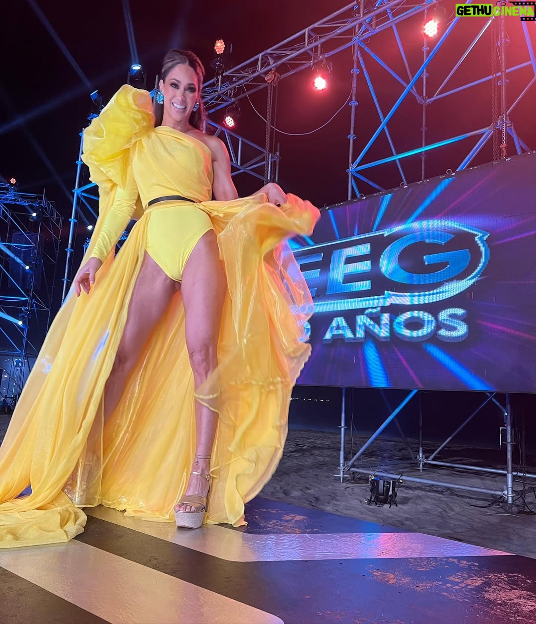 Melissa Loza - 30K Likes - Gracias Dios por estos 10 años tan bonitos, llenos de experiencia aprendizaje de emociones, etc… agradecida con la vida por permitirme seguir trabajando con este equipo tan maravilloso! Que me ayudo a crecer y a formarme en este mundo que amo la tv,  son una parte especial de mi vida y creo que ya lo saben, hemos crecido juntos…. espero que sean muchos años más a lado de ustedes! Mi total respeto y admiración hacia ustedes! 👏🏻💛
.
.
.
@diegoquijanol 
@marianaramirezdelvillar 
@peterfajardot 
@joseluispga 
@silvanabanana8 
.
.
.
.
.
.
.
@nicoleakari 
@jesicarandaartist 
@spot.salon 
@smith.on 
@victorgonzalesoficial