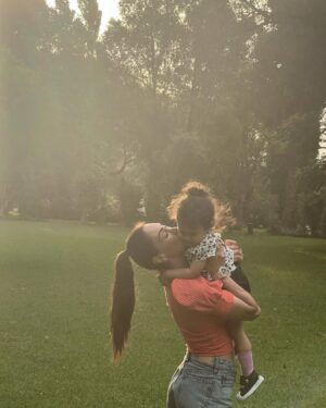 Melissa Loza Instagram - Gracias a mi familia y amigos …🥰 gracias de todo corazón ♥️ a todos! Los que se tomaron ayer un minuto de su tiempo para saludarme, gracias por sus palabras y buenos deseos 🤍✨