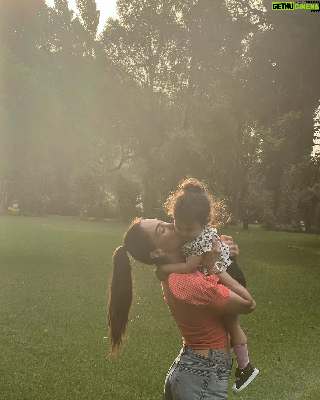 Melissa Loza - 27.6K Likes - Gracias a mi familia y amigos …🥰 gracias  de todo corazón ♥️ a todos! Los que se tomaron ayer un minuto de su tiempo para saludarme, gracias por sus palabras y buenos deseos 🤍✨