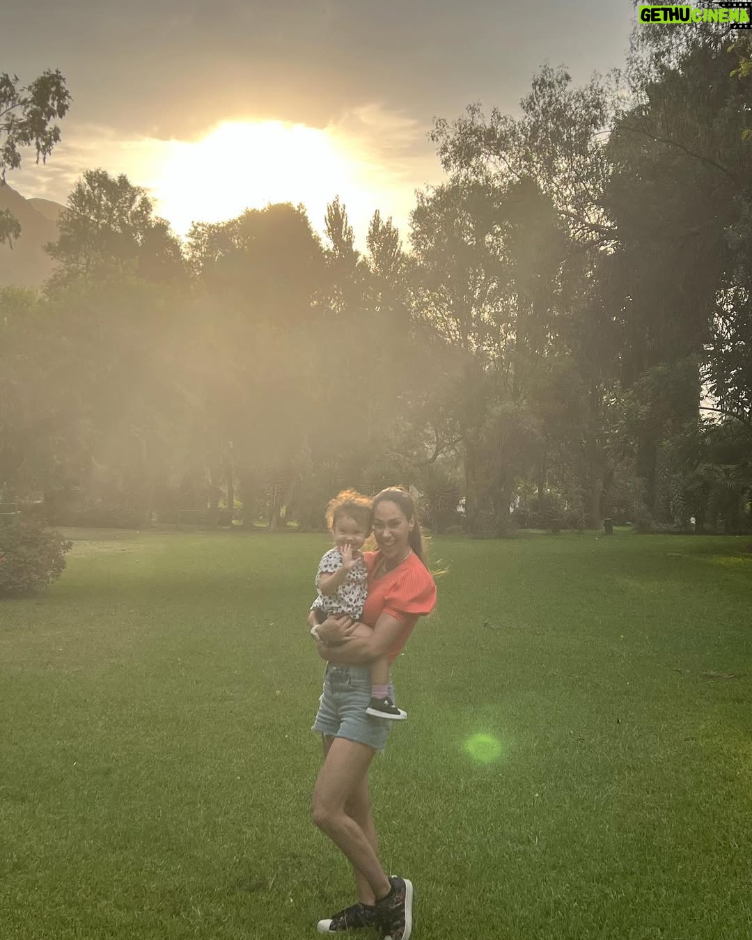 Melissa Loza - 27.6K Likes - Gracias a mi familia y amigos …🥰 gracias  de todo corazón ♥️ a todos! Los que se tomaron ayer un minuto de su tiempo para saludarme, gracias por sus palabras y buenos deseos 🤍✨