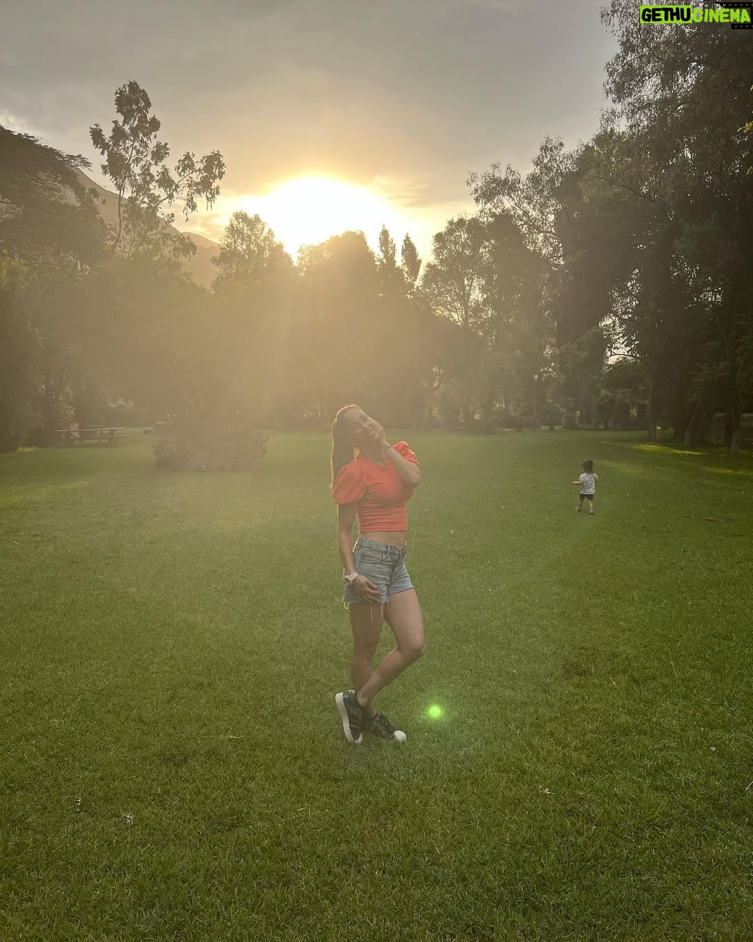 Melissa Loza - 27.6K Likes - Gracias a mi familia y amigos …🥰 gracias  de todo corazón ♥️ a todos! Los que se tomaron ayer un minuto de su tiempo para saludarme, gracias por sus palabras y buenos deseos 🤍✨