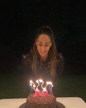 Melissa Loza Instagram - Gracias a mi familia y amigos …🥰 gracias de todo corazón ♥️ a todos! Los que se tomaron ayer un minuto de su tiempo para saludarme, gracias por sus palabras y buenos deseos 🤍✨