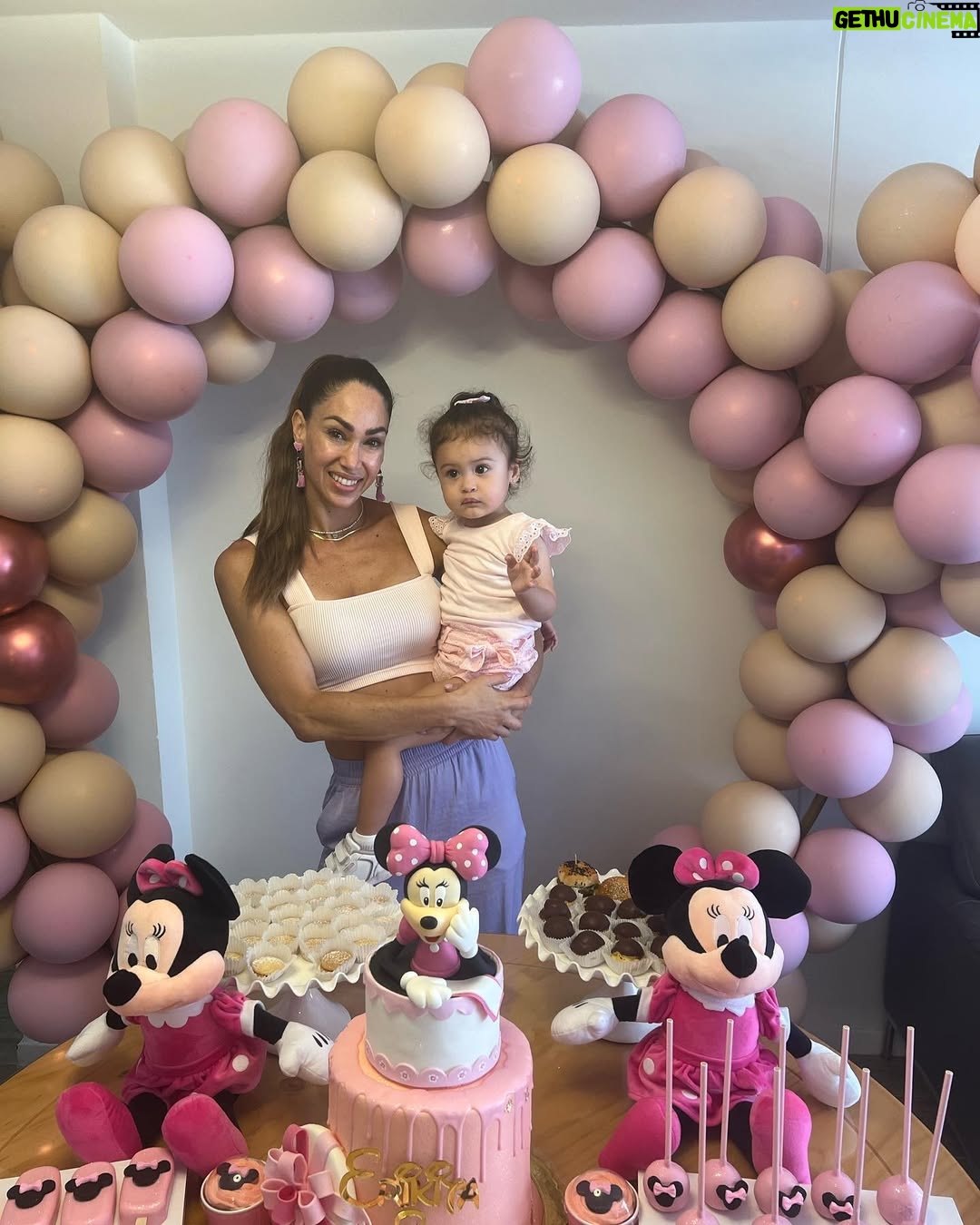 Melissa Loza - 104K Likes - Ayer fue un día muy especial para nosotros! Nuestra ERIKITA cumplió 2 añitos 🥳 feliz día! Amor de mi vida, te amamos hasta el infinito y más allá. ♥️♥️♥️
Dios te bendiga siempre! Mi amor ♥️🤤
.
.
.
.
.
.
.
@dulcemordida