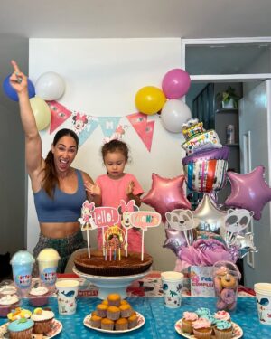 Melissa Loza Instagram - Mi ERIKITA, hermosa! Gracias por ese amor tan puro y bonito que me das día a día, gracias por ser mi mejor maestra!!!… FELIZ CUMPLEAÑOS MI NIÑA LINDA!!! Tus 4 añitos mi amor 🥳 TE AMO con todo mi ser. ♥️♥️♥️
Dios bendiga cada día de tu vida. 🤍✨
.
.
.
#hastaelinfinitoymasalla♥️