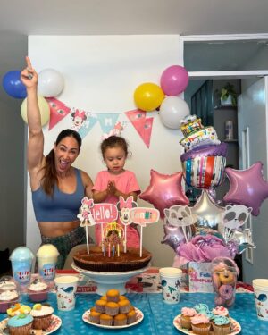 Melissa Loza Instagram - Mi ERIKITA, hermosa! Gracias por ese amor tan puro y bonito que me das día a día, gracias por ser mi mejor maestra!!!… FELIZ CUMPLEAÑOS MI NIÑA LINDA!!! Tus 4 añitos mi amor 🥳 TE AMO con todo mi ser. ♥️♥️♥️
Dios bendiga cada día de tu vida. 🤍✨
.
.
.
#hastaelinfinitoymasalla♥️