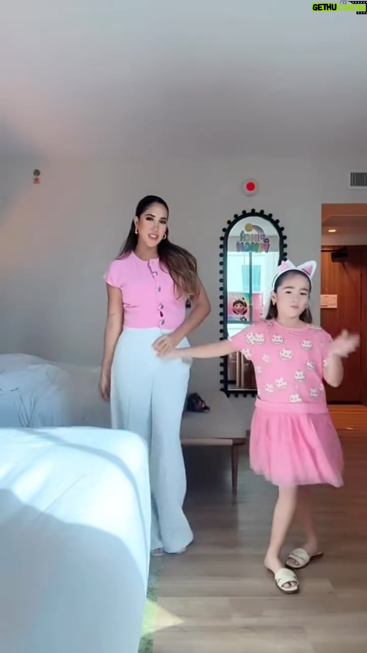 Melissa Paredes - 3 Likes - Acompaño a alistarnos para nuestra clase de cocina en la ciudad de Panamá para #lacasadegabbypelícula que se estrena este 25 de septiembre en todos los cines!!!! ✨ está gatasticoooooo!!!!! 
@universalpicturespe