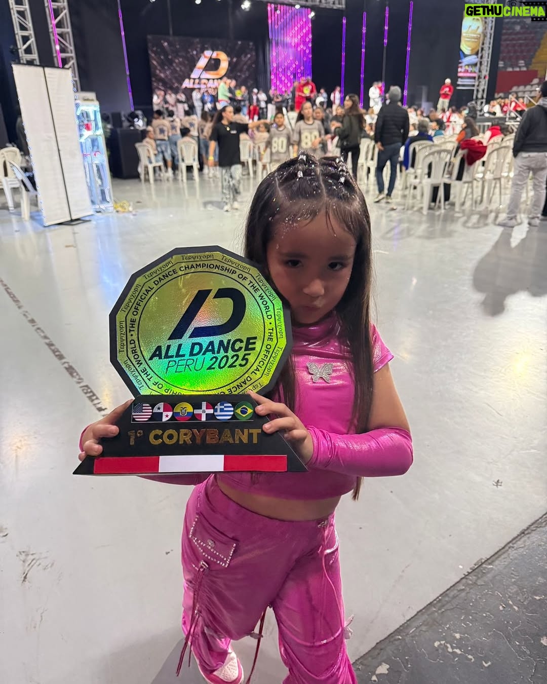 Melissa Paredes - 89.3K Likes - Felices de ver como has evolucionado gracias a tu constancia y perseverancia estamos muy orgullosos de ti princesa y de cada uno de tus logros. 🫶🏻💪🏻
Tu primer campeonato nacional… rumbo al internacional 2026 🏆
Te amamos ❤️😍