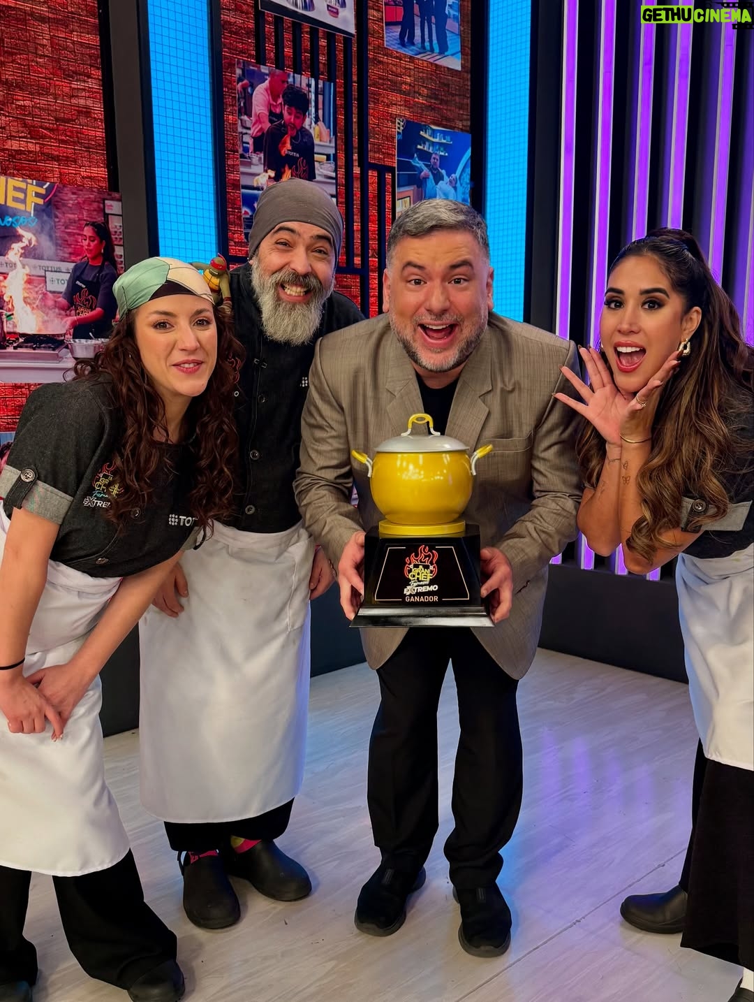 Melissa Paredes - 7.5K Likes - Si esto se acaba me llevo yo la olla de oro. Gracias por ser brutales y geniales en la última temporada regular de El gran chef famosos! Los quiero mucho @melissapareds @yosoygoncho y @lucianablombergd! Son gente hermosa, con corazón lindísimo y excepcionalmente resilente! Ya los estoy extrañando! Y que gane el mejor! ❤️🌟❤️