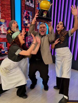 Melissa Paredes Instagram - Si esto se acaba me llevo yo la olla de oro. Gracias por ser brutales y geniales en la última temporada regular de El gran chef famosos! Los quiero mucho @melissapareds @yosoygoncho y @lucianablombergd! Son gente hermosa, con corazón lindísimo y excepcionalmente resilente! Ya los estoy extrañando! Y que gane el mejor! ❤️🌟❤️