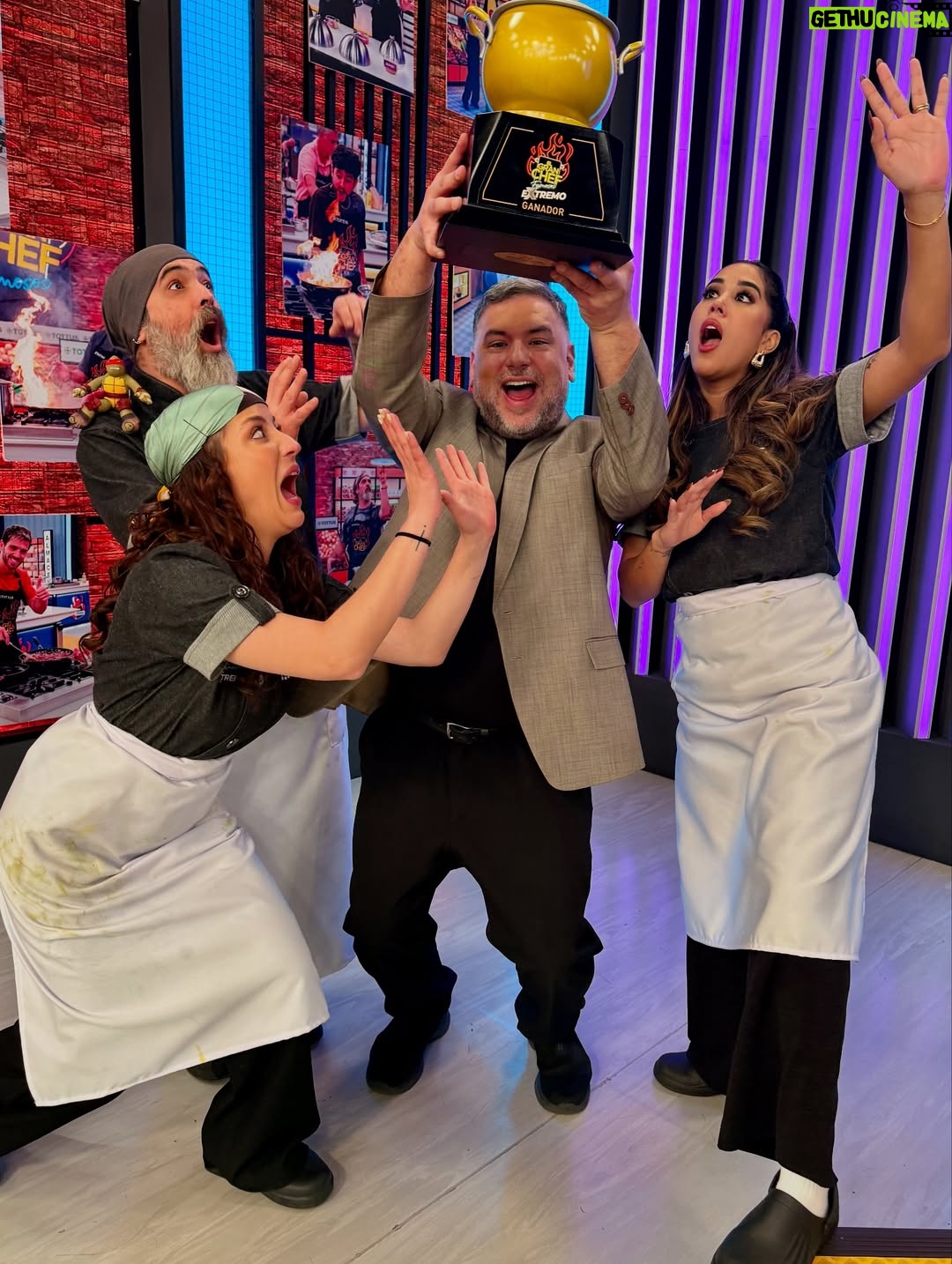Melissa Paredes - 7.5K Likes - Si esto se acaba me llevo yo la olla de oro. Gracias por ser brutales y geniales en la última temporada regular de El gran chef famosos! Los quiero mucho @melissapareds @yosoygoncho y @lucianablombergd! Son gente hermosa, con corazón lindísimo y excepcionalmente resilente! Ya los estoy extrañando! Y que gane el mejor! ❤️🌟❤️