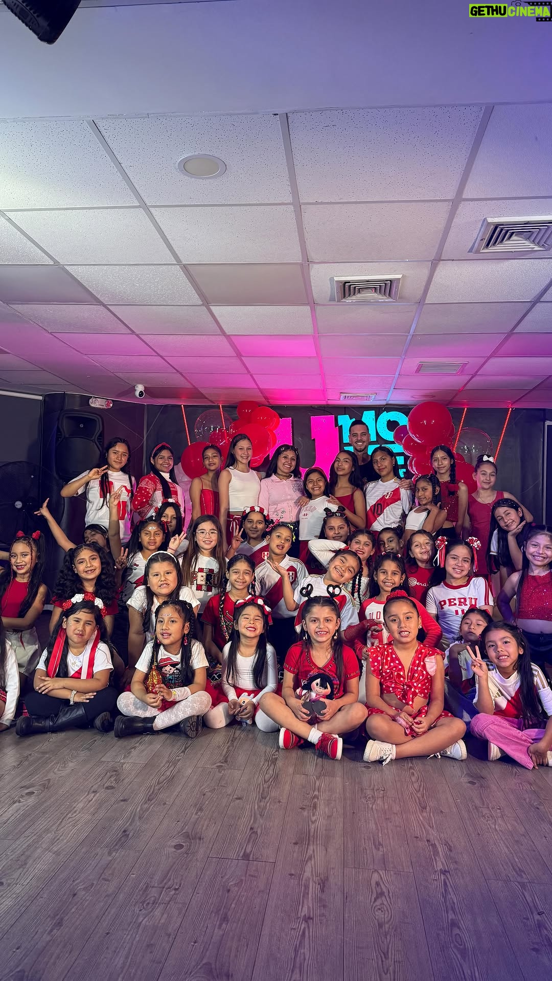 Melissa Paredes - 639 Likes - Clase ✨BAILA CON TU ARTISTA ✨ compartimos una clase linda con MILENA WARTHON celebrándole al PERÚ.
Nuestras niñas  maravillosas disfrutando y bailando 🔥🇵🇪
Gracias @milenawarthon por visitarnos 🔥
Gracias a @speakers.kids por ser parte de la familia 🎥