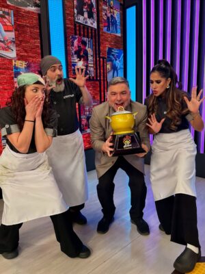 Melissa Paredes Instagram - Si esto se acaba me llevo yo la olla de oro. Gracias por ser brutales y geniales en la última temporada regular de El gran chef famosos! Los quiero mucho @melissapareds @yosoygoncho y @lucianablombergd! Son gente hermosa, con corazón lindísimo y excepcionalmente resilente! Ya los estoy extrañando! Y que gane el mejor! ❤️🌟❤️