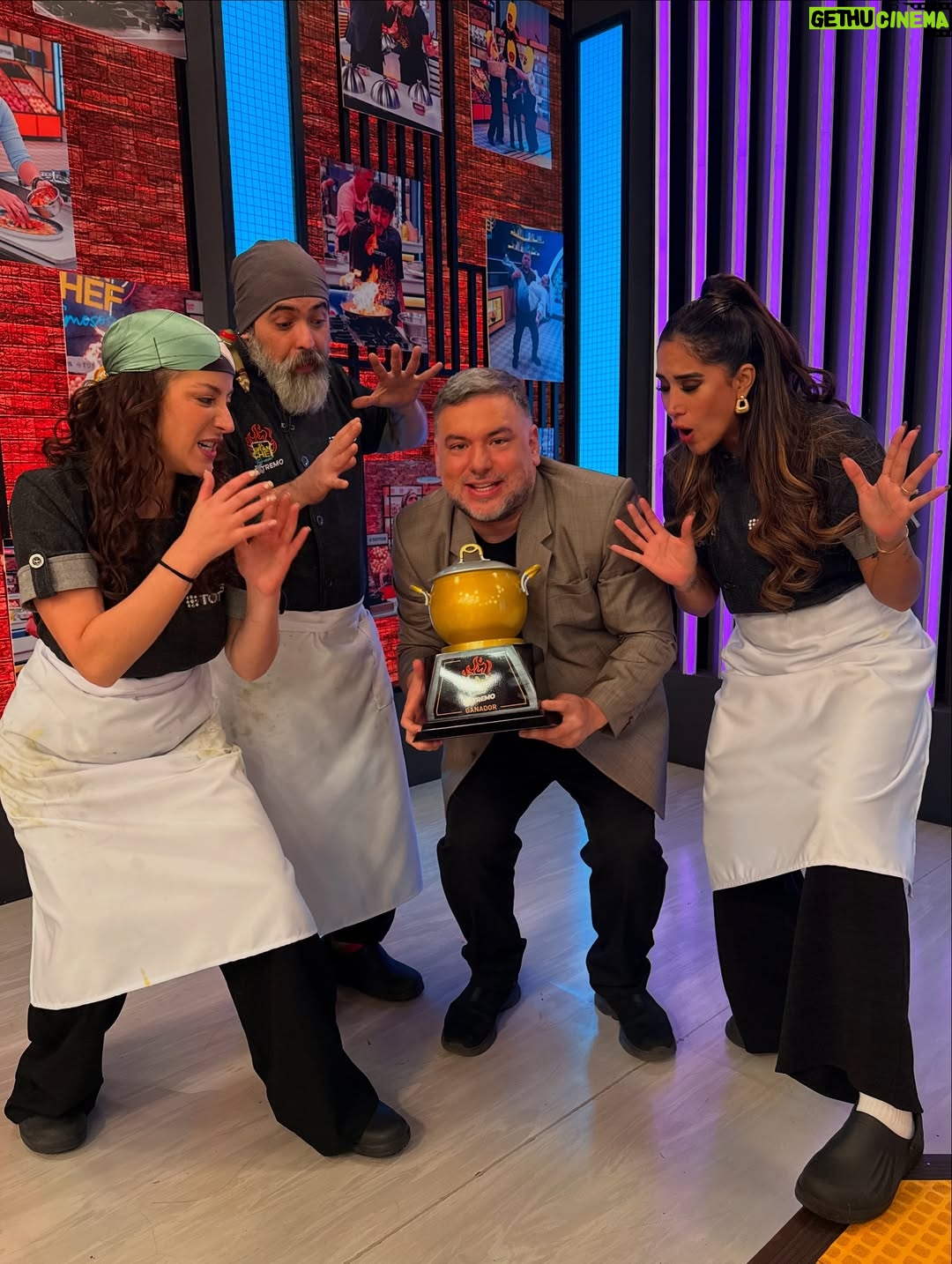 Melissa Paredes - 7.5K Likes - Si esto se acaba me llevo yo la olla de oro. Gracias por ser brutales y geniales en la última temporada regular de El gran chef famosos! Los quiero mucho @melissapareds @yosoygoncho y @lucianablombergd! Son gente hermosa, con corazón lindísimo y excepcionalmente resilente! Ya los estoy extrañando! Y que gane el mejor! ❤️🌟❤️