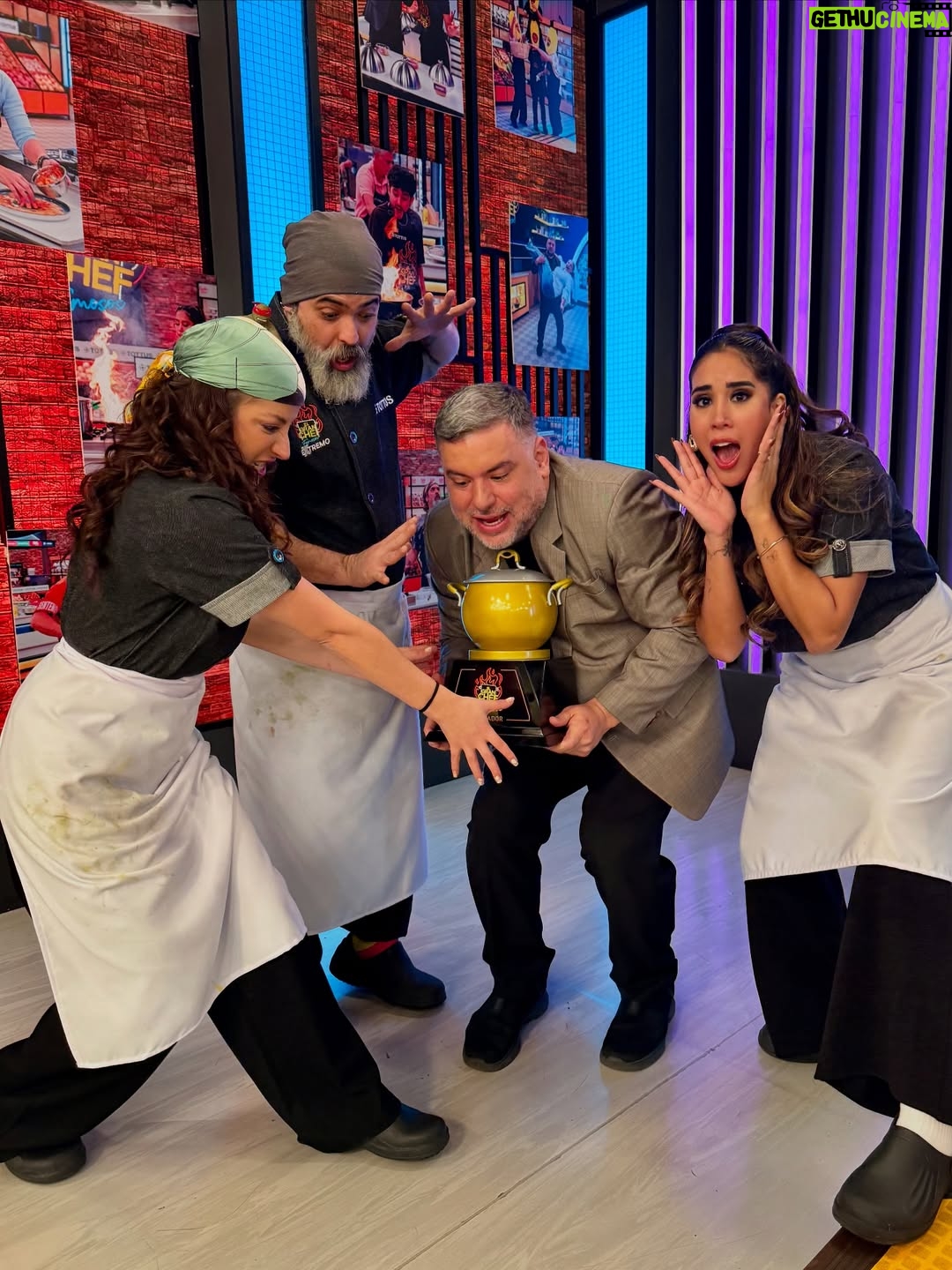Melissa Paredes - 7.5K Likes - Si esto se acaba me llevo yo la olla de oro. Gracias por ser brutales y geniales en la última temporada regular de El gran chef famosos! Los quiero mucho @melissapareds @yosoygoncho y @lucianablombergd! Son gente hermosa, con corazón lindísimo y excepcionalmente resilente! Ya los estoy extrañando! Y que gane el mejor! ❤️🌟❤️