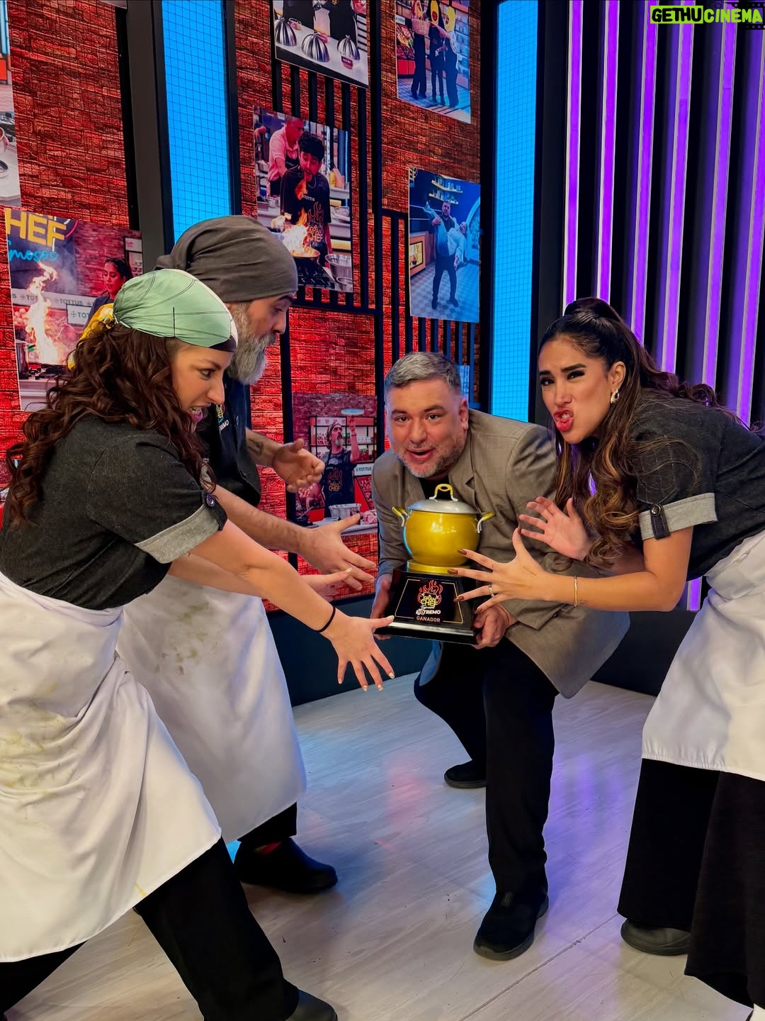 Melissa Paredes - 7.5K Likes - Si esto se acaba me llevo yo la olla de oro. Gracias por ser brutales y geniales en la última temporada regular de El gran chef famosos! Los quiero mucho @melissapareds @yosoygoncho y @lucianablombergd! Son gente hermosa, con corazón lindísimo y excepcionalmente resilente! Ya los estoy extrañando! Y que gane el mejor! ❤️🌟❤️