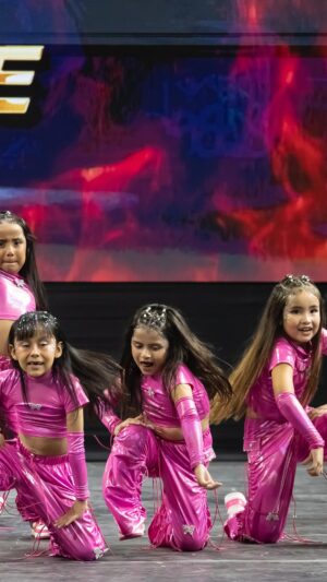 Melissa Paredes Instagram - Espectaculares nuestras UMOVEERS mĆ”s peques nuestras MINI CREWš„š„š„š„ llevĆ”ndose el 1er puesto en su categorĆaš„š
Si tĆŗ tambiĆ©n quieres ser una de ellas y prepararte para nuestro próximo concurso inscrĆbete ya! āŖ 51Ā 986Ā 825Ā 488 (solo WhatsApp) #dancer
CoreografĆa:
@anthonyarandab
Bailarinas:
@alondra_gaela
@maia_alessandra05
@daleskaromanolivera
@amarita_valeria
@flavianol01
@brianna270318