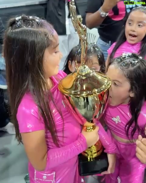 Melissa Paredes - 89.3K Likes - Felices de ver como has evolucionado gracias a tu constancia y perseverancia estamos muy orgullosos de ti princesa y de cada uno de tus logros. 🫶🏻💪🏻
Tu primer campeonato nacional… rumbo al internacional 2026 🏆
Te amamos ❤️😍