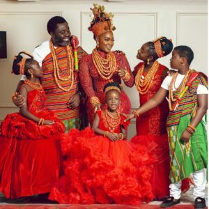 Mercy Johnson Instagram - Esan to the worldā¦ā¦. Oria nor bha dagie e , elo bha e
Who can interpret?
All I have is Familyā¤ļø All that matters is Familyā¤ļø
@princeodiokojie ā¤ļø
@theokojiekids ā¤ļø
Styling @rogerstimi of @styledbytimi
My Outfit @zichaelwoman
The girls Outfit @cathystephenofficial
Makeup @dudus.signature
Hair @okukubeautyhub
Photo @extrememinds_photography