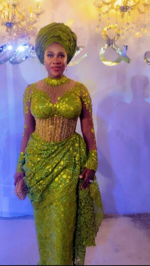 Mercy Johnson Instagram - My Daddy Arc. Gbolahan Owodunni Oki, gave his daughter Eniola ā¤ļøout today in holy matrimony and I was so glad to be thereā¦.
@sammiekal.ng š
Make up by @kilo.gram1 š¤š»