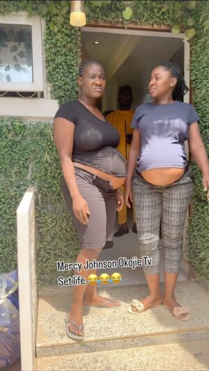 Mercy Johnson Instagram - On Set the Boy is Goodā¦.Hungry Dey catch meā¦. Abeg recommend good banga soup in abujaā¦.
@officialsammyleennamdi
@iamyvonnejegede