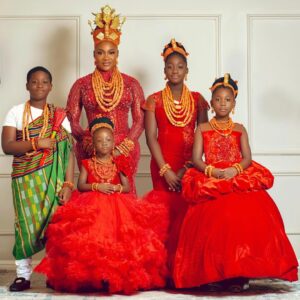 Mercy Johnson Instagram - Esan to the worldā¦ā¦. Oria nor bha dagie e , elo bha e
Who can interpret?
All I have is Familyā¤ļø All that matters is Familyā¤ļø
@princeodiokojie ā¤ļø
@theokojiekids ā¤ļø
Styling @rogerstimi of @styledbytimi
My Outfit @zichaelwoman
The girls Outfit @cathystephenofficial
Makeup @dudus.signature
Hair @okukubeautyhub
Photo @extrememinds_photography