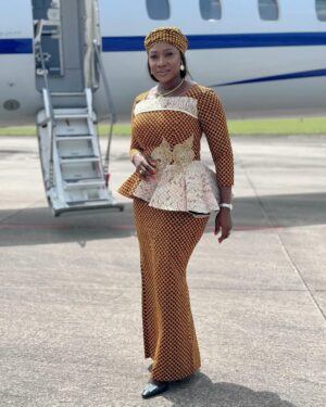 Mercy Johnson Instagram - @zichaelwoman on my outfit , She Is the Queen of fabricsā¤ļø
I love weddingsā¤ļøā¤ļøWarri be nice to your girlš„°š