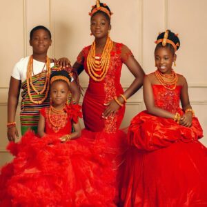 Mercy Johnson Instagram - Esan to the worldā¦ā¦. Oria nor bha dagie e , elo bha e
Who can interpret?
All I have is Familyā¤ļø All that matters is Familyā¤ļø
@princeodiokojie ā¤ļø
@theokojiekids ā¤ļø
Styling @rogerstimi of @styledbytimi
My Outfit @zichaelwoman
The girls Outfit @cathystephenofficial
Makeup @dudus.signature
Hair @okukubeautyhub
Photo @extrememinds_photography