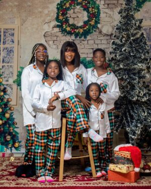 Mercy Johnson Instagram - Merry Christmasā¦.. Wishing you all the best of the season⦠@princeodiokojie
@theokojiekids
Outfit by @regaeofficial ā¤ļøMy Daughter is the CEOš
Planner/executor @casie__snow ā¤ļø thank you my sweetsā¦.