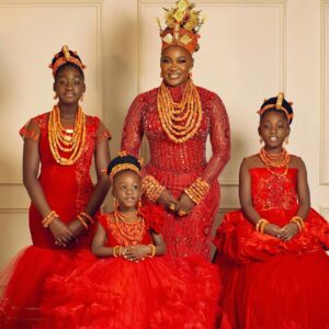 Mercy Johnson Instagram - Esan to the worldā¦ā¦. Oria nor bha dagie e , elo bha e
Who can interpret?
All I have is Familyā¤ļø All that matters is Familyā¤ļø
@princeodiokojie ā¤ļø
@theokojiekids ā¤ļø
Styling @rogerstimi of @styledbytimi
My Outfit @zichaelwoman
The girls Outfit @cathystephenofficial
Makeup @dudus.signature
Hair @okukubeautyhub
Photo @extrememinds_photography