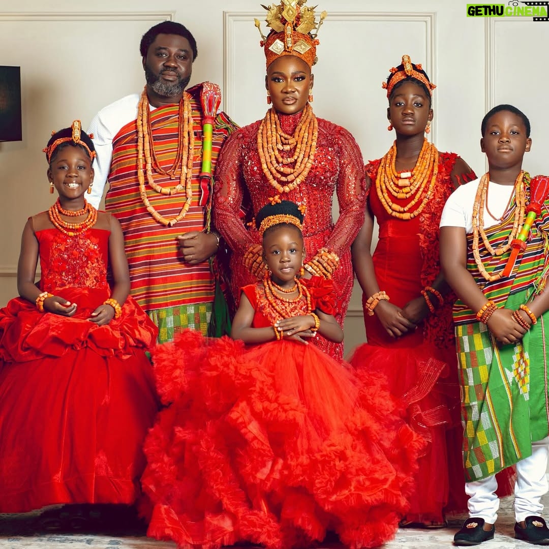 Mercy Johnson - 352.2K Likes - Esan to the world……. Oria nor bha dagie e , elo bha e
Who can interpret? 

All I have is Family❤️ All that matters is Family❤️

@princeodiokojie ❤️
@theokojiekids ❤️

Styling @rogerstimi of @styledbytimi 

My Outfit @zichaelwoman

The girls Outfit @cathystephenofficial

Makeup @dudus.signature
 
Hair @okukubeautyhub

Photo @extrememinds_photography